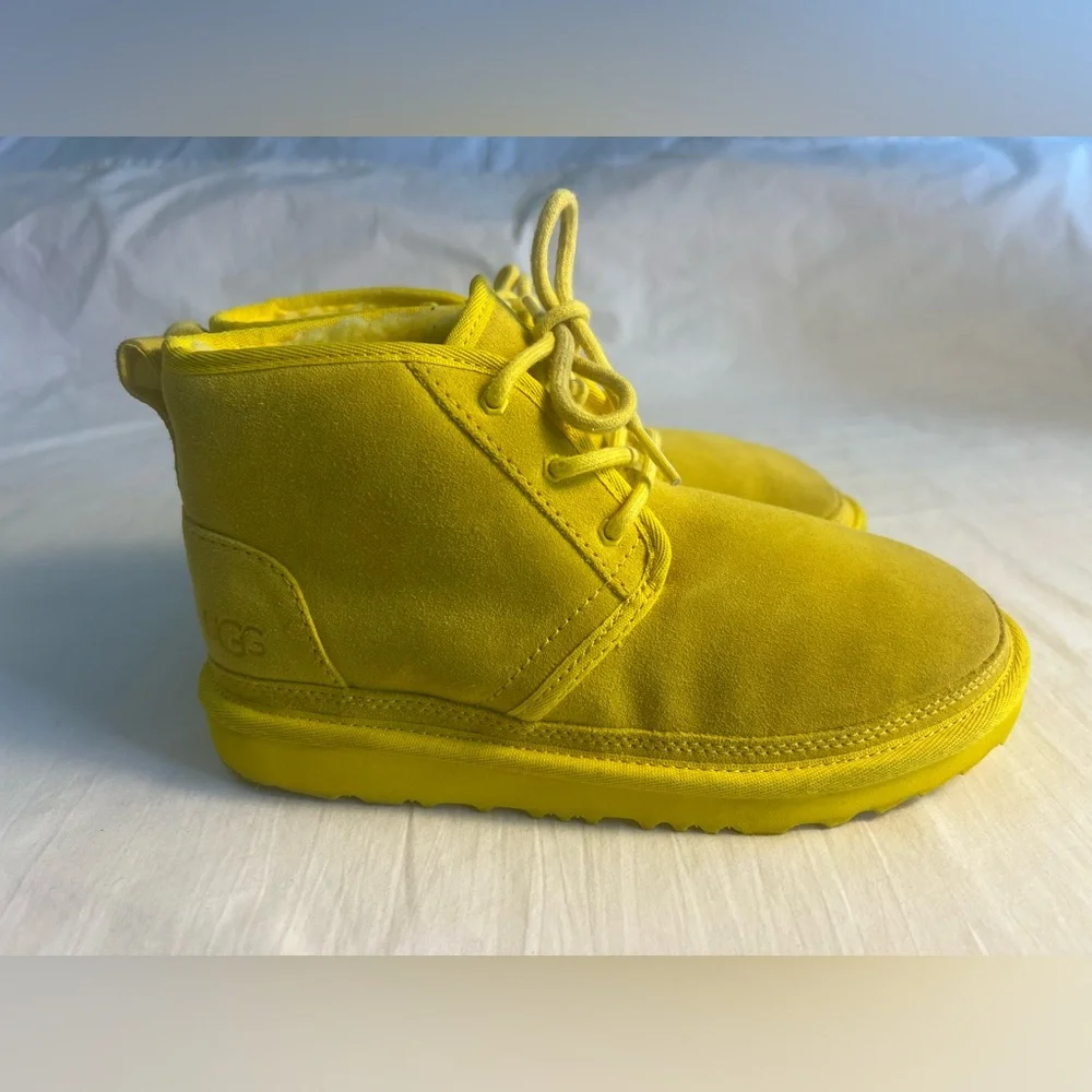 Pre Owned UGG Neumel II Big Kids Boots - Canary Yellow (Size US 4)